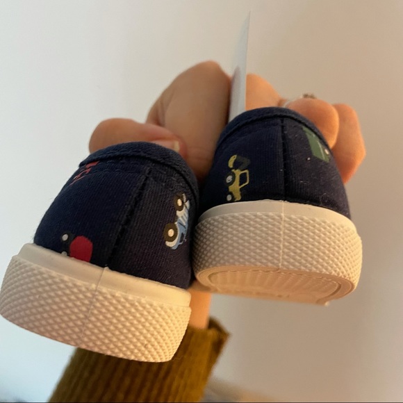 Carter’s size 5 new boys slip on navy with cars cute patterned shoes - Picture 7 of 7